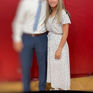 Like New Sienna Sky White Dress w/ Blue Fl…